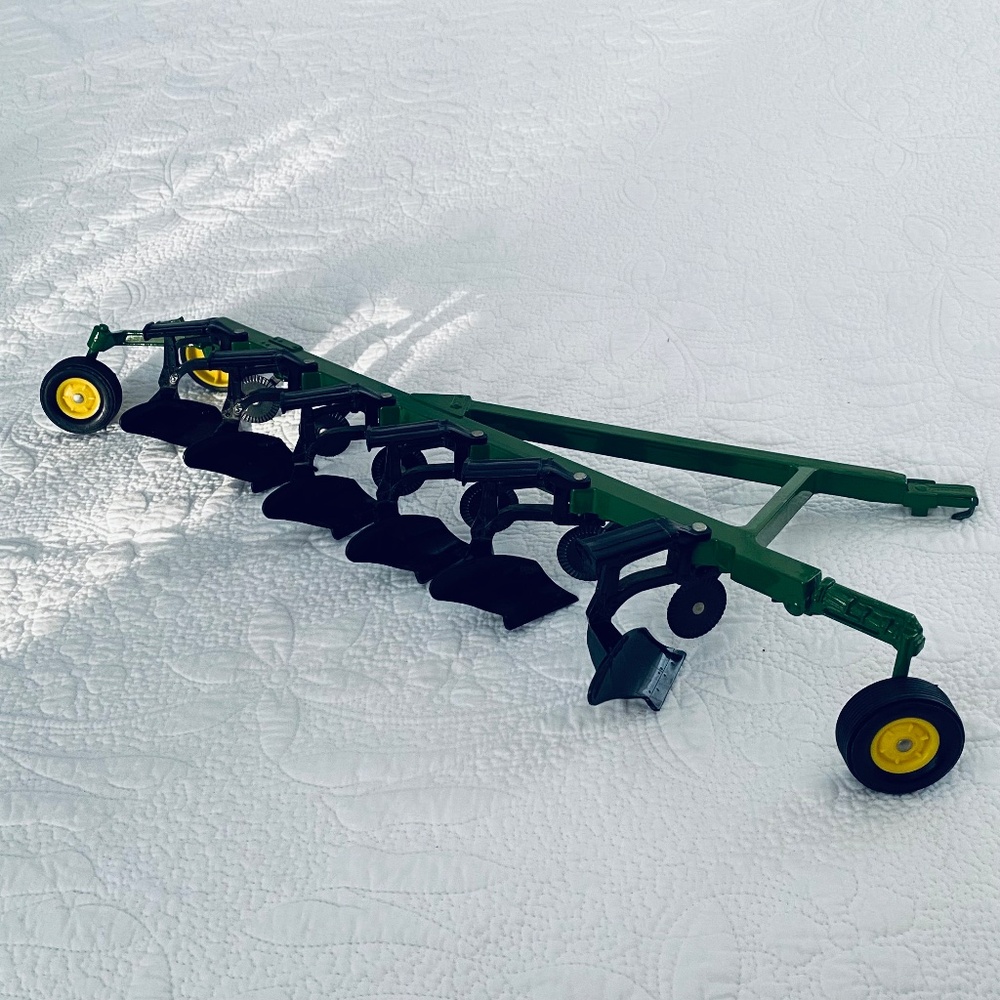 SOLD *********John Deere 6 Bottom Swivel Plow